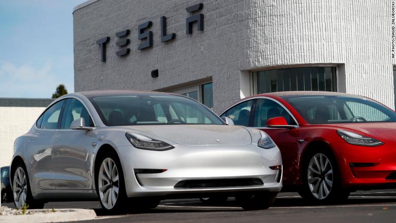 Новый электромобиль Tesla Model 3